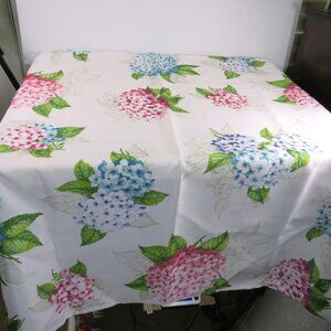 Hydrangea Floral Tablecloth 34x34" thick fabric Polyester
